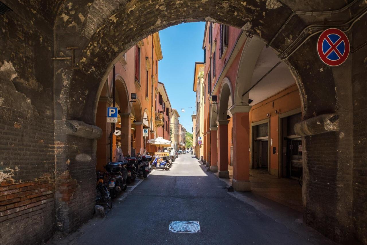 A Pochi Passi Dalla Finestrella Di Via Piella By Wonderful Italy Apartamento Bolonha Exterior foto